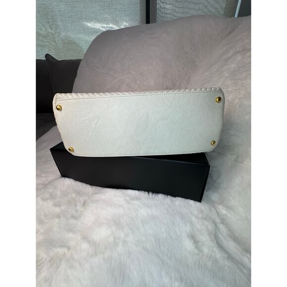 Chanel Vintage Chevron Quilted Shoulder Bag with CC Charm - Picture 4 of 9
